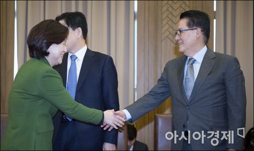 [포토]인사 나누는 박지원·심상정