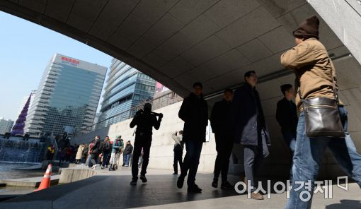 [포토]'걷기 좋은 날'