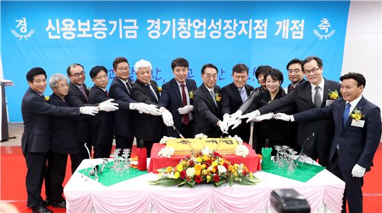 신보, 창업성장지점 8곳 개점