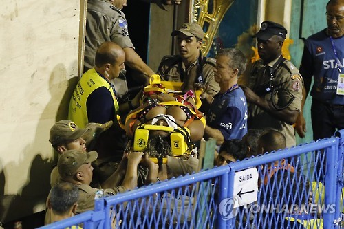 브라질 리우 가설무대 붕괴, 무용수 12명 부상…"축제는 계속된다"