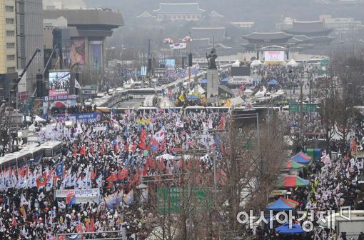 [포토]경찰차벽 세워진 광화문광장 