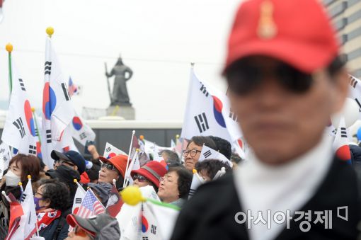 [3·1절 촛불집회]"대통령 지키자" 눈물 호소하는 탄핵반대 집회(종합)