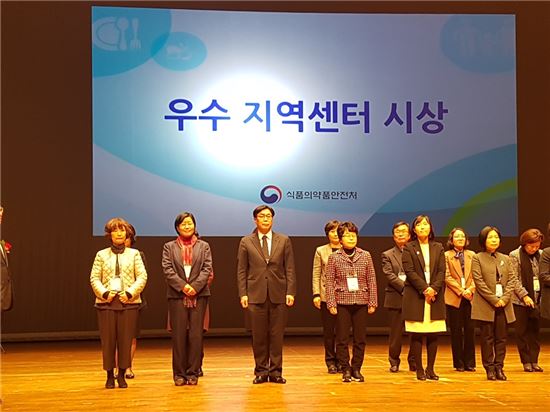 성북구 어린이급식관리지원센터가 2017년 어린이급식관리지원센터 최종성과보고회에서 ‘우수기관’으로 선정됐다.

