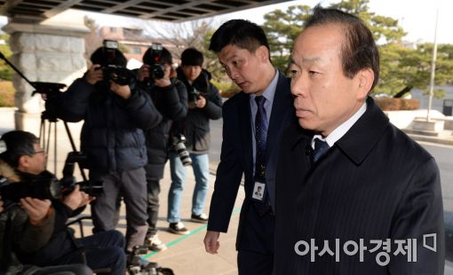 [포토]김이수 헌법재판관의 출근길 