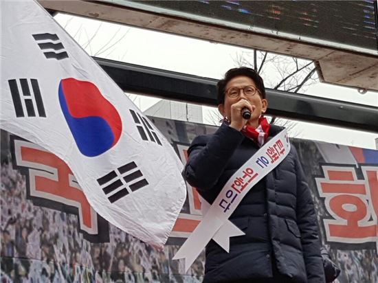 김문수 "탄핵 각하·기각돼야…헌재, 법치 똑바로 세워달라"