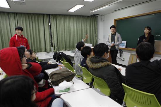 서울시립대생들 성동구 청소년 학습멘토링