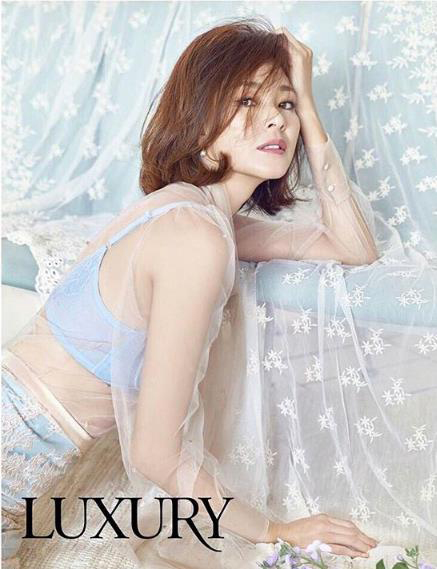 야노시호 로맨틱한 란제리 화보 공개