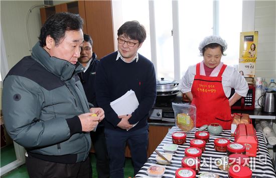 이낙연 전남도지사, 고로쇠 6차산업화 현장 살펴 