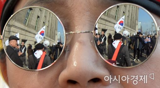 [포토]탄핵 심판 앞둔 16차 태극기집회