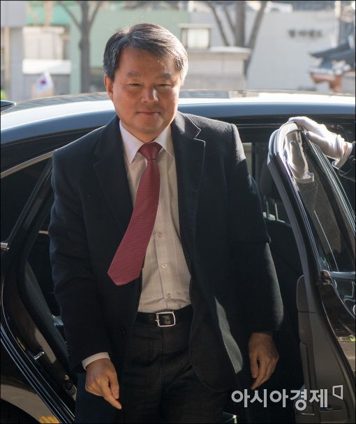 [포토]출근하는 이진성 재판관