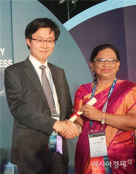 전남대병원 윤경철 교수, 아시아태평양안과학회 공로상 수상