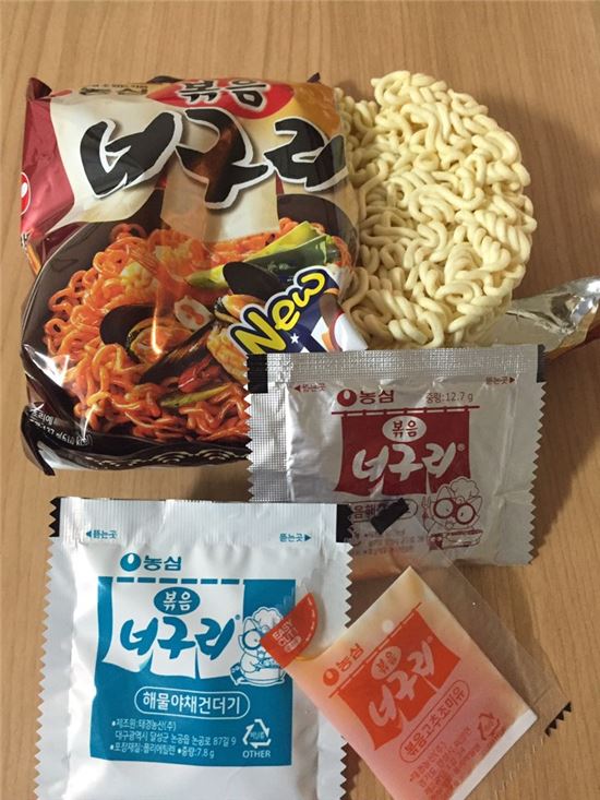 [신상 뜯어보기]오동통 면발의 쫄깃한 식감 '볶음 너구리'