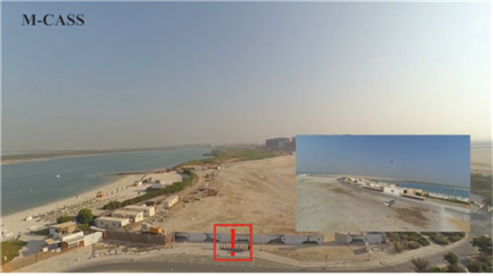 연구팀의 유선 충전 드론(우측 하단 작은 사진 속 검은색 점)이 두바이 인터넷 시티의 상공을 날면서 촬영을 하던 중 이상 물체를 감지(빨간색 사각형)하는 화면(캡쳐)