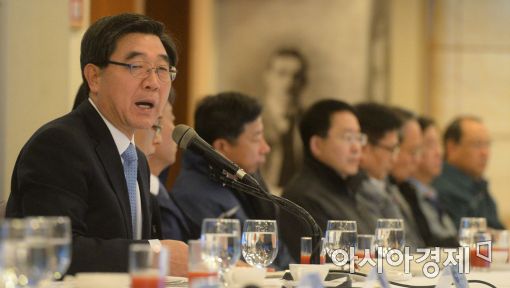[포토]인사말하는 이기권 장관
