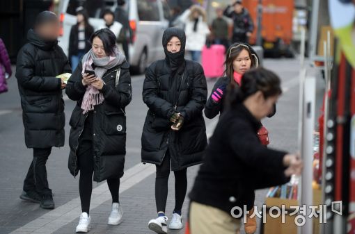 [포토]중국발 사드 보복, 꽃샘추위 불어닥친 한국 관광