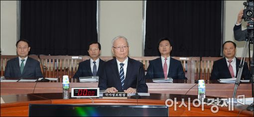 [포토]국회 정보위 출석한 이병호 국정원장