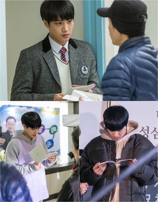 '안단테' 카이, 가는 곳마다 대본 삼매경 눈길…성실함의 아이콘