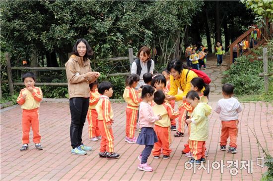 장흥군, 편백숲이 놀이터 ‘유아 숲 체험’운영
