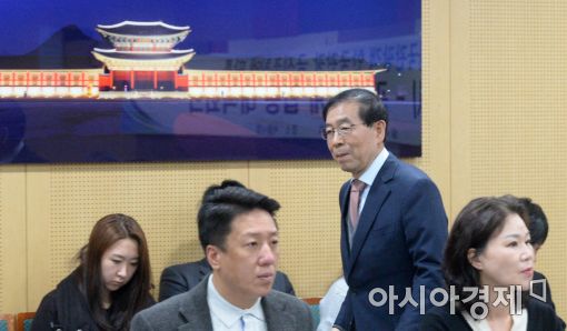 [포토]회의 참석하는 박원순 시장
