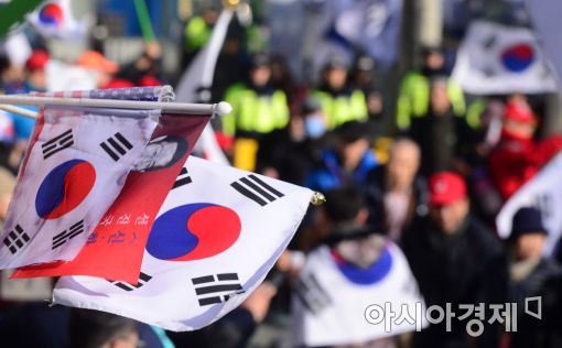 [포토]헌법재판소 인근 탄핵 기각 집회 