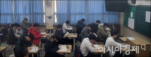 [포토]2017년도 첫 학력평가 실시