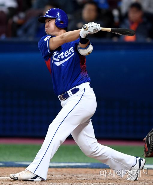 [포토]좌전 안타치는 김재호