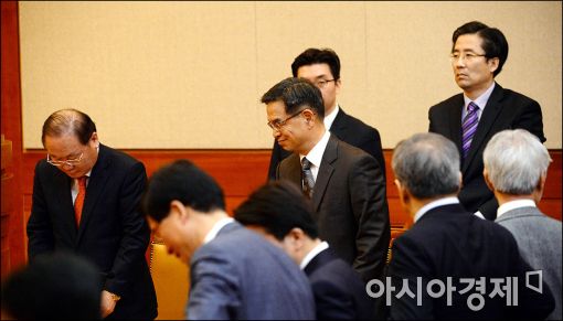 [포토]침통한 박근혜 대통령 변호인단