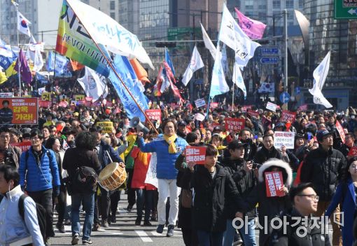 [포토]'기쁘다 탄핵 오셨네'