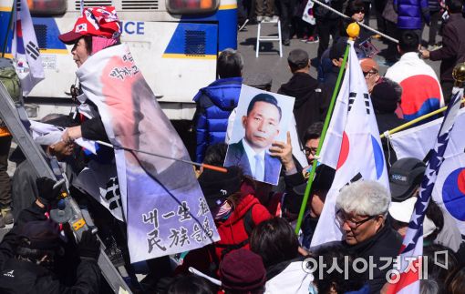 '맥빠진' 탄핵 불복 집회 시작…유혈사태 재현 우려