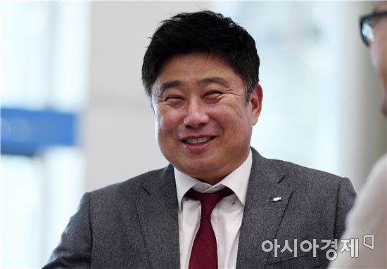 [포토]김태형 감독의 눈웃음