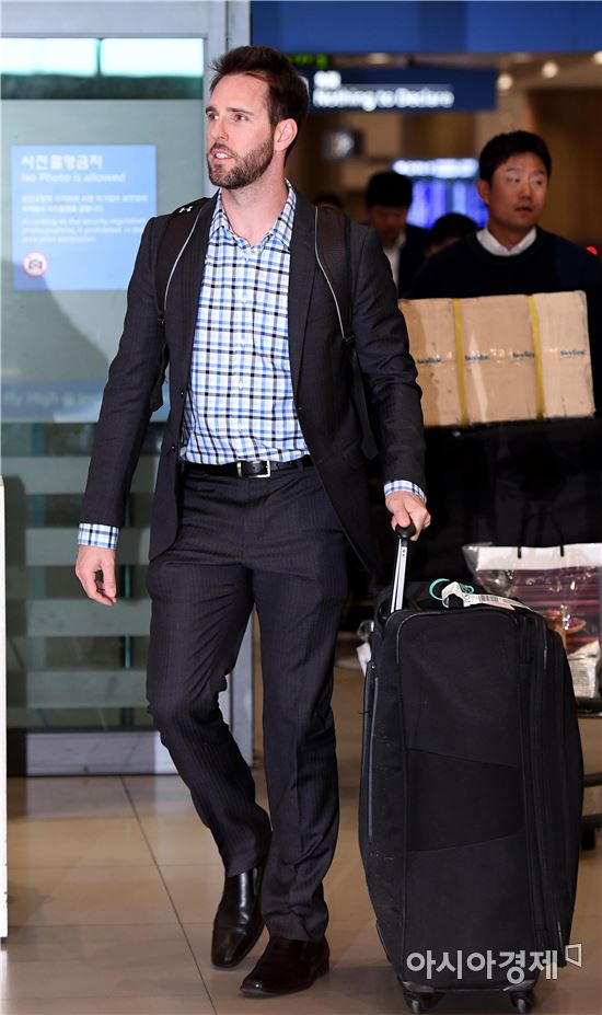 [포토]입국장 들어서는 넥센 대니 돈