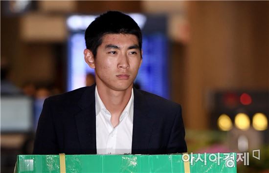 [포토]이정후, '플래시 세례에 눈부셔요'