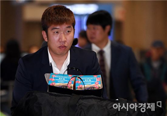 [포토]전지훈련 마치고 귀국하는 넥센 신재영