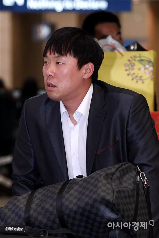 [포토]전지훈련 마치고 귀국하는 안치홍