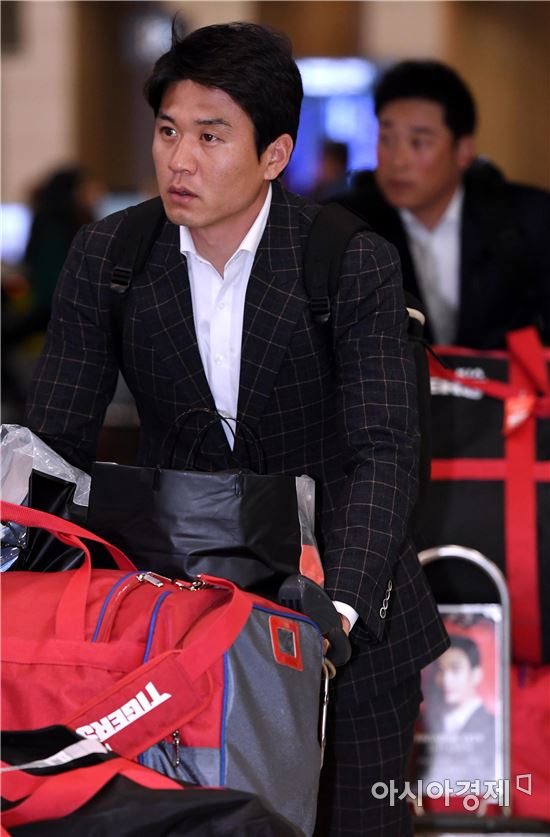 [포토]신종길, '전지훈련 마치고 귀국'