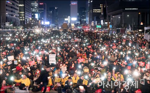 [20차 촛불집회]충돌 우려 속 탄핵 후 첫 찬반 집회…축제vs장례