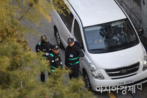 [포토]박 전 대통령 사저 경비계획 논의하는 경찰 