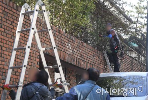 [포토]하루종일 공사하는 박 전 대통령 사저 