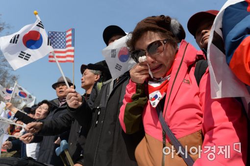 폭력과 막말로 얼룩진 탄핵불복집회