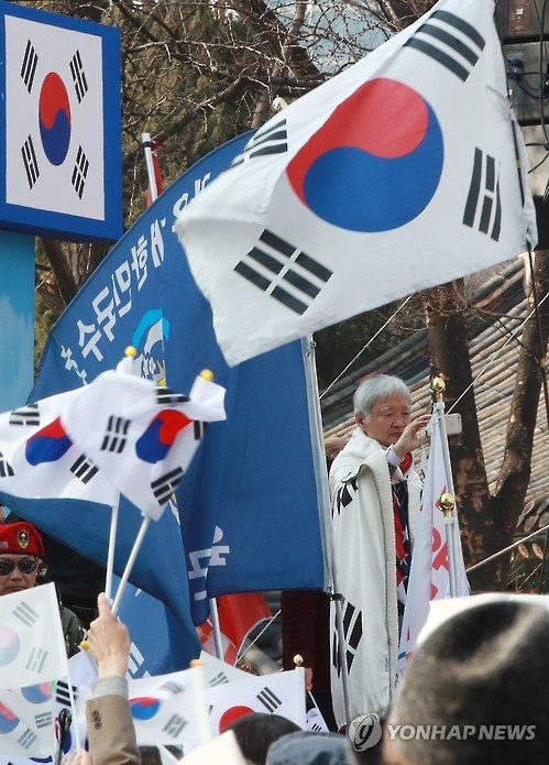 서석구 작성 추정 '헌재 결정 불복 문자' 유포…'태극기 집회' 참석 호소