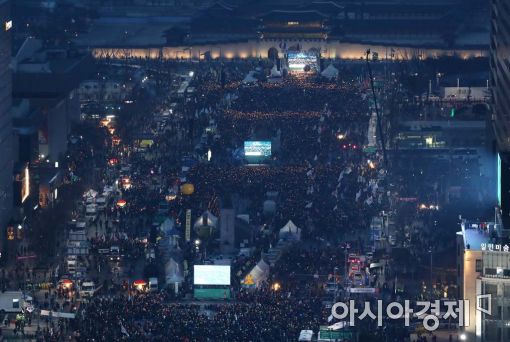 [포토]촛불파도 타고 온 탄핵 