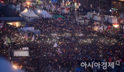 [21차 촛불집회]친박단체 “거짓과선동에 의한 대통령 탄핵불복”…오후 3시기준 50만명 참가주장
