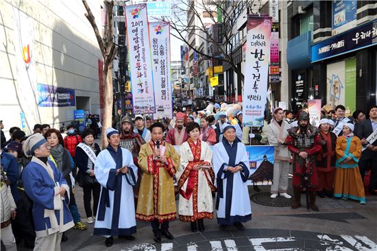 [포토]영암군 왕인문화축제 홍보 퍼레이드 "눈길"