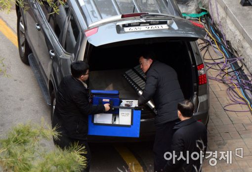 [포토]박근혜 전 대통령 자택 앞 분주한 움직임