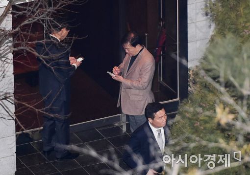 [포토]박근혜 전 대통령 자택 앞 민경욱
