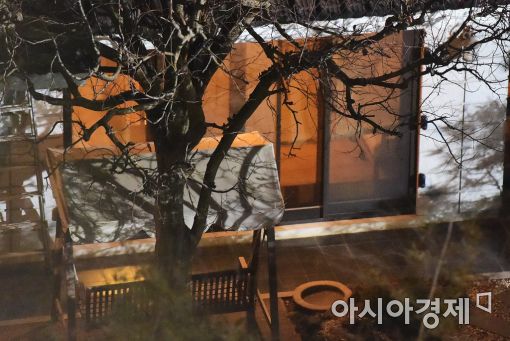 [포토]커튼으로 가려진 박근혜 전 대통령 자택