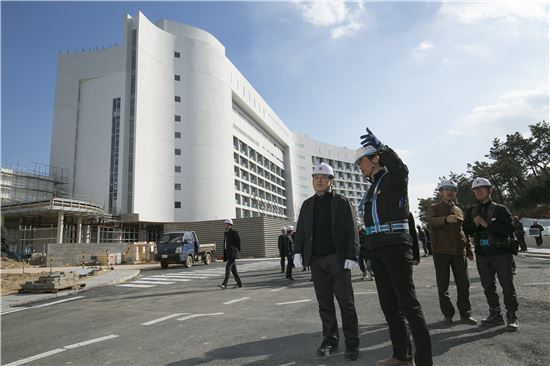 김석준 쌍용건설 회장, 국내 최대규모 건축공사 현장 점검