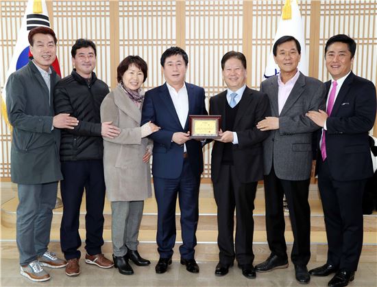 정찬민 용인시장 지역상인들로부터 감사패받아