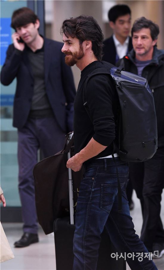 [포토]아이마르, '부드러운 미소로 입국'