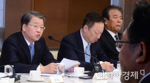 [포토]정책간담회 주재하는 임환수 국세청장